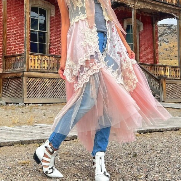 Beautiful Rose Lace Duster - Picture 3 of 5